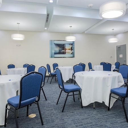 Holiday Inn Express & Suites Houston - Hobby Airport Area By Ihg Екстериор снимка