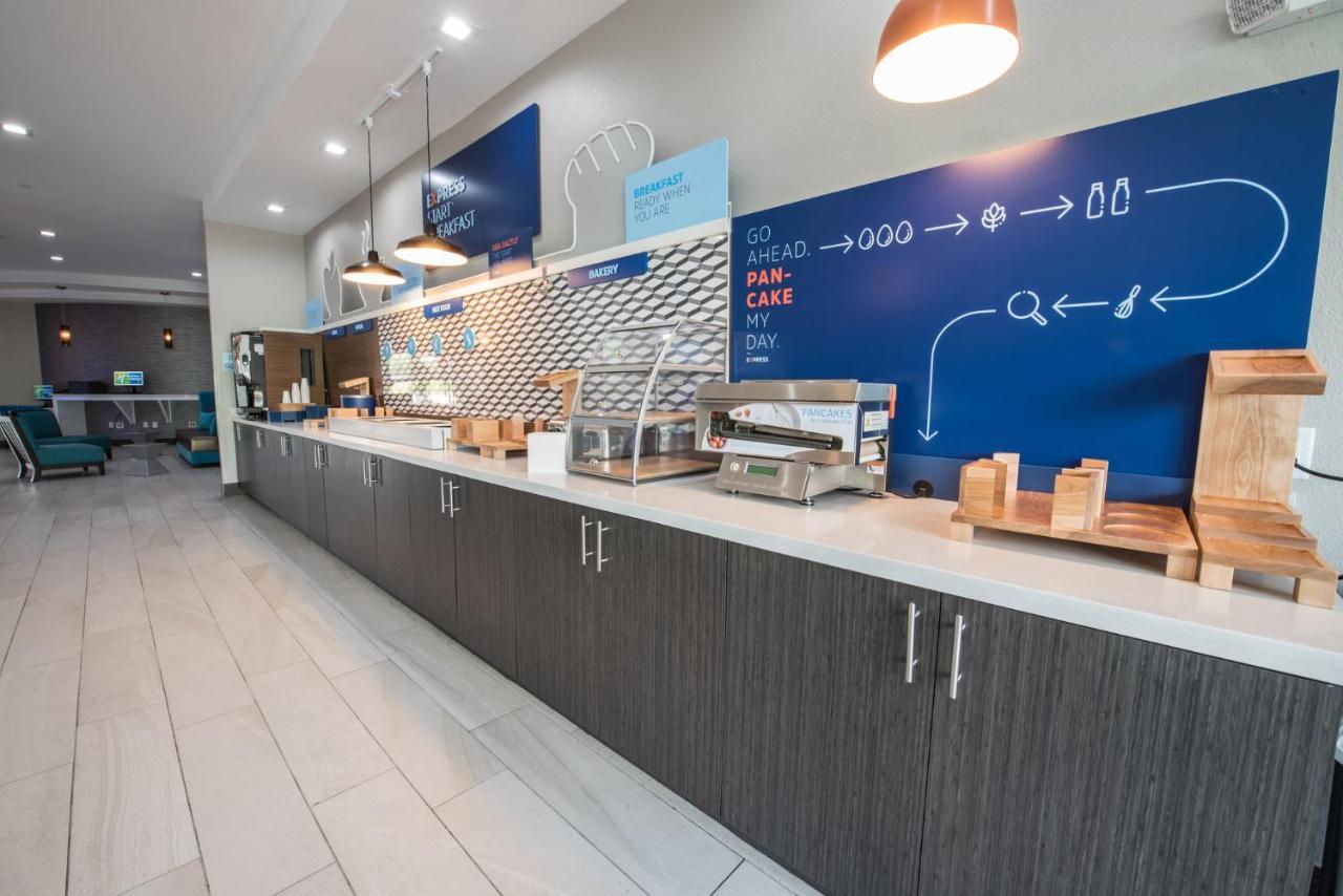 Holiday Inn Express & Suites Houston - Hobby Airport Area By Ihg Екстериор снимка